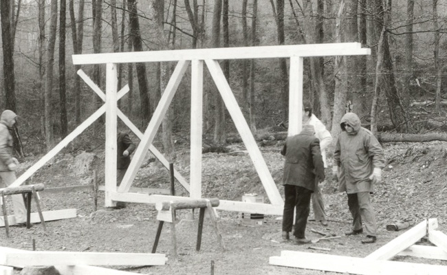 Aufbau der ersten Höhwaldhütte - 05